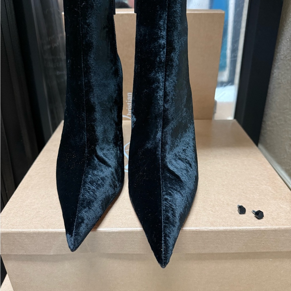 Elegant Black Velvet Women's Shoes